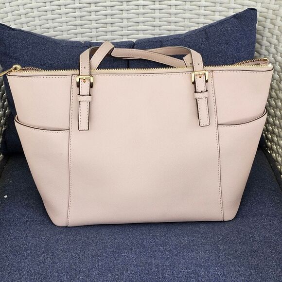PRICE REDUCED!!EUC, Michael Kors bag in dusty rose - Picture 2 of 7